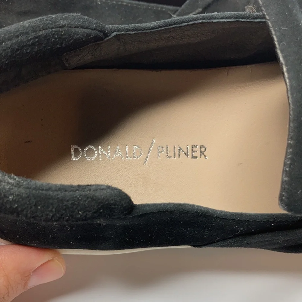 Donald J Pliner Celest knot front suede slip on sneakers size 8‎